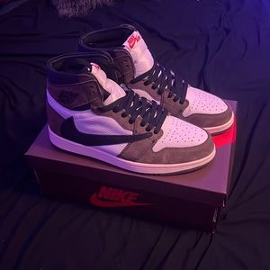 Jordan 1 Travis Scott